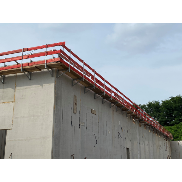 Cavity wall - concreting console | painted